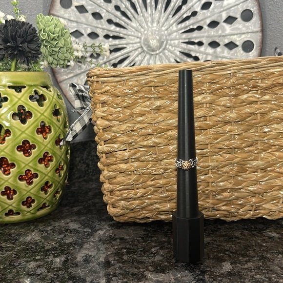 New Silver Tone Ring with Rose 🌹Giving Beauty Vibes Women’s Size 10 Ring - Picture 9 of 11